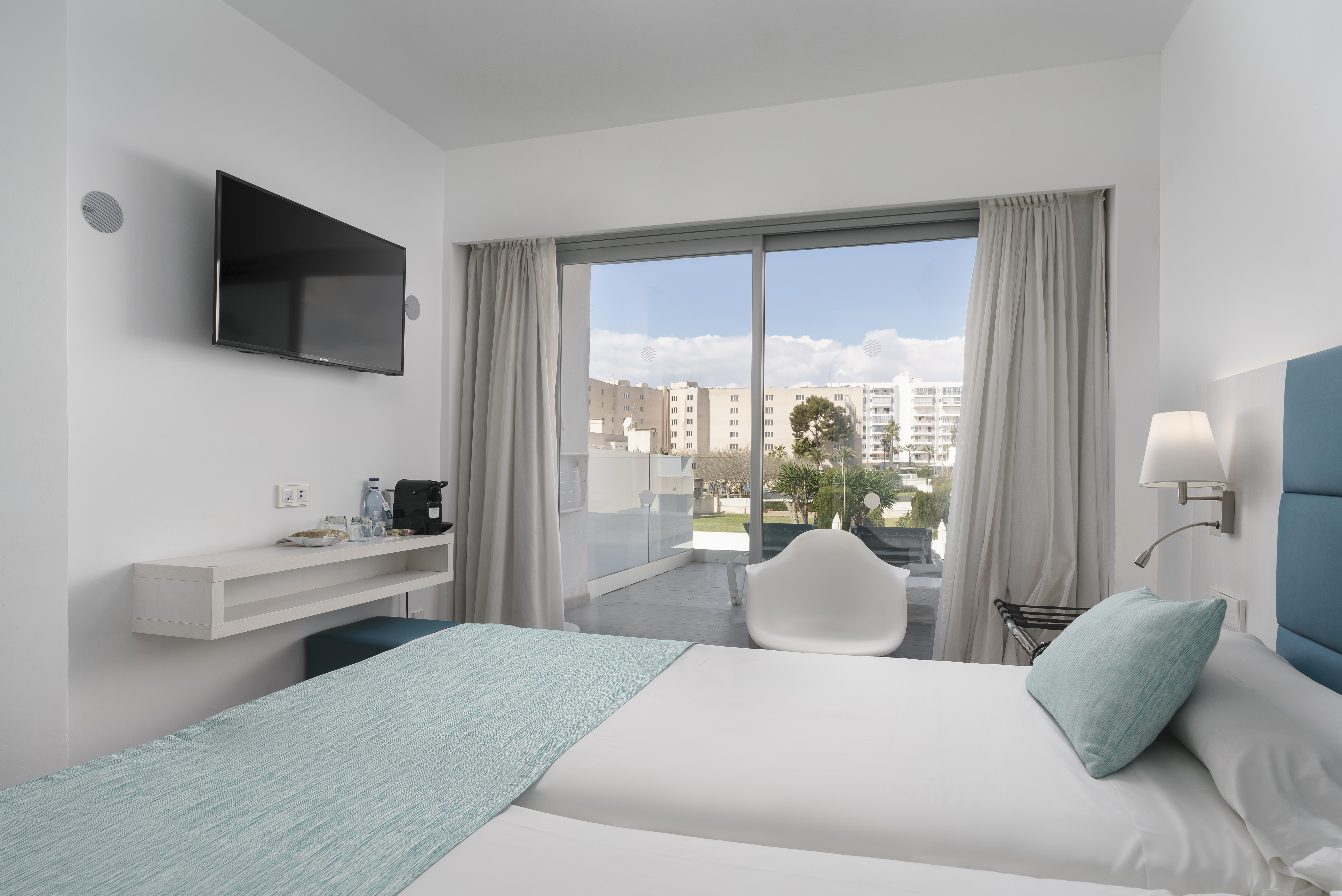 Alua Leo Hotel 4*